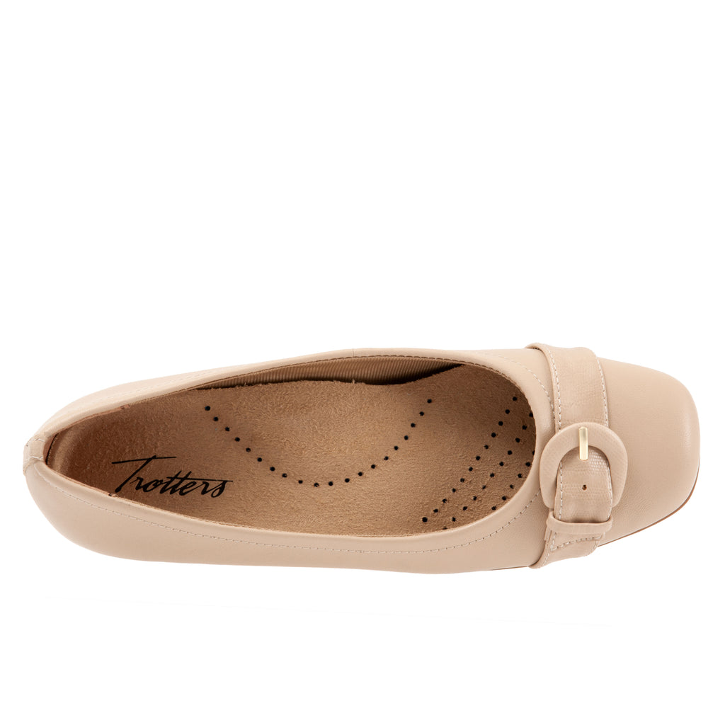 Nude hotsell pumps clarks